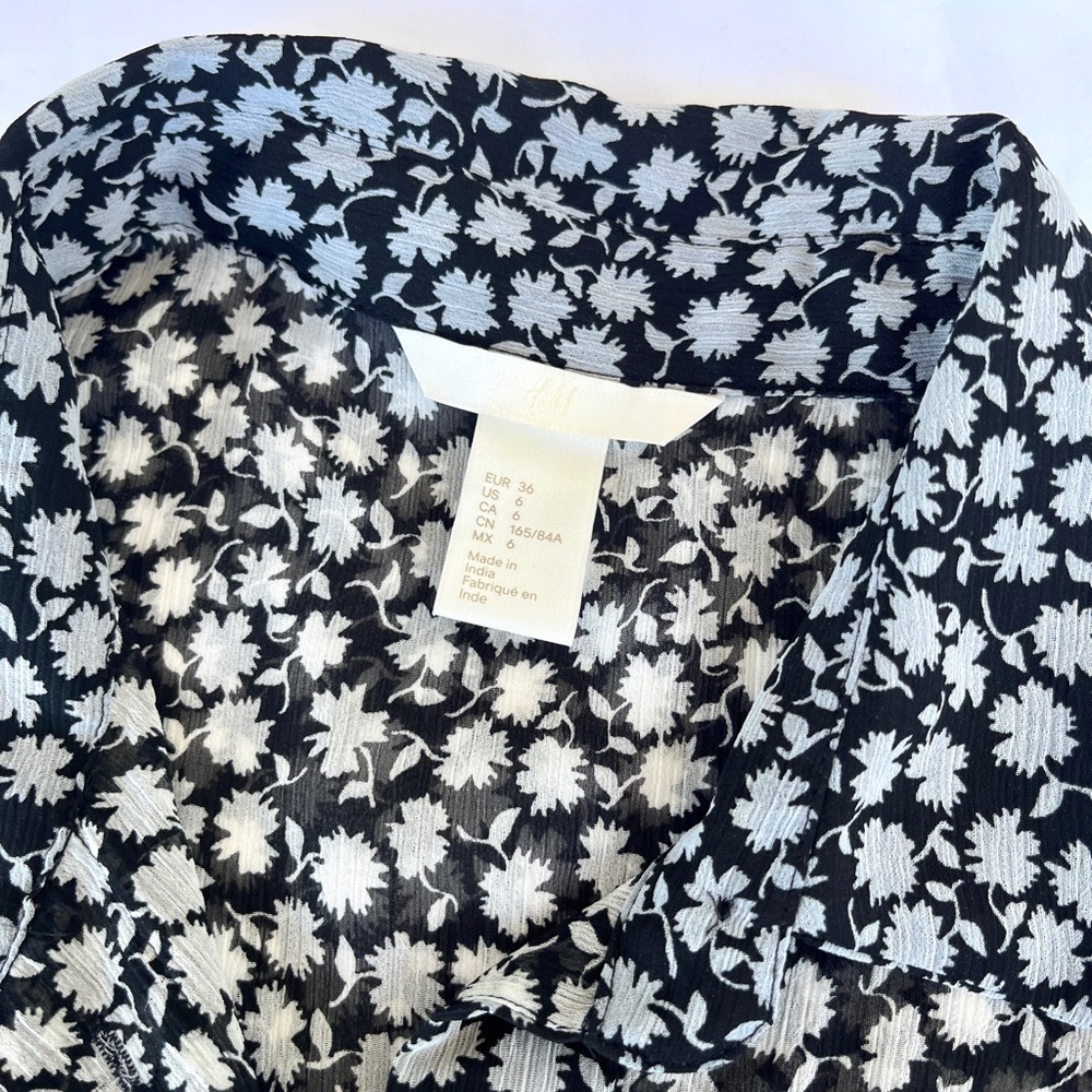 ✨ SALE ✨ H&M | Flowy Floral Shirtdress - Picture 6 of 16